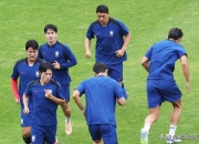 华体会全站-国足东亚杯首开记录，1-0小胜香港队逃离垫底，滑跪庆祝