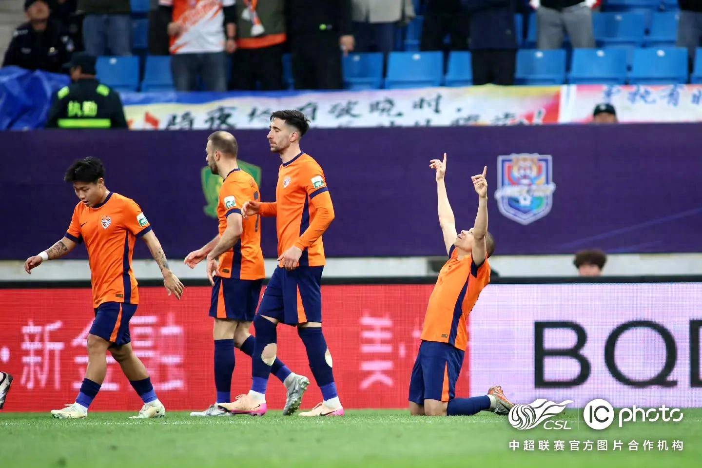 中超赛场战火连天，顶级强队纷纷交锋