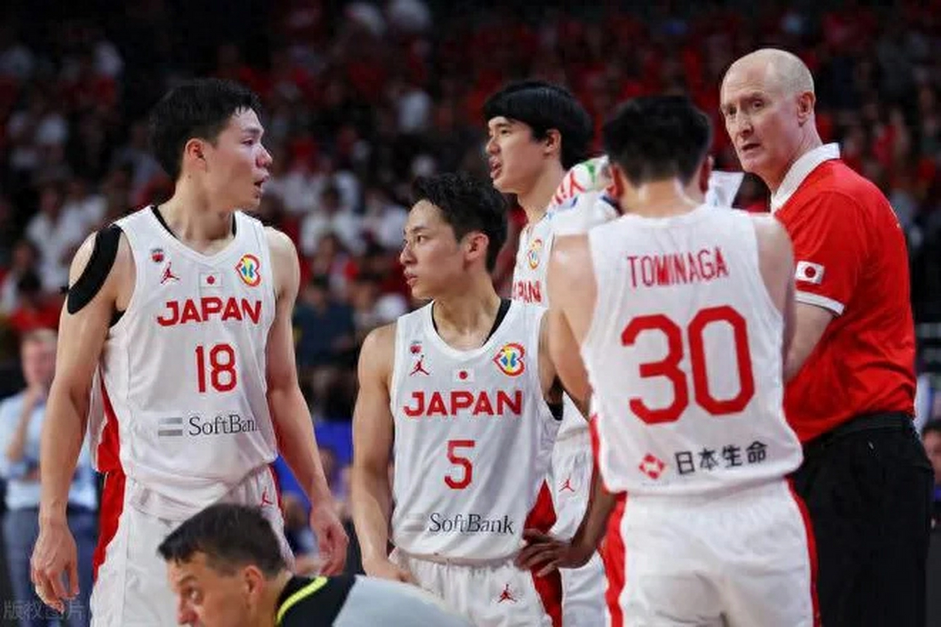 世界杯篮球总决赛进入激战谁能够脱颖而出