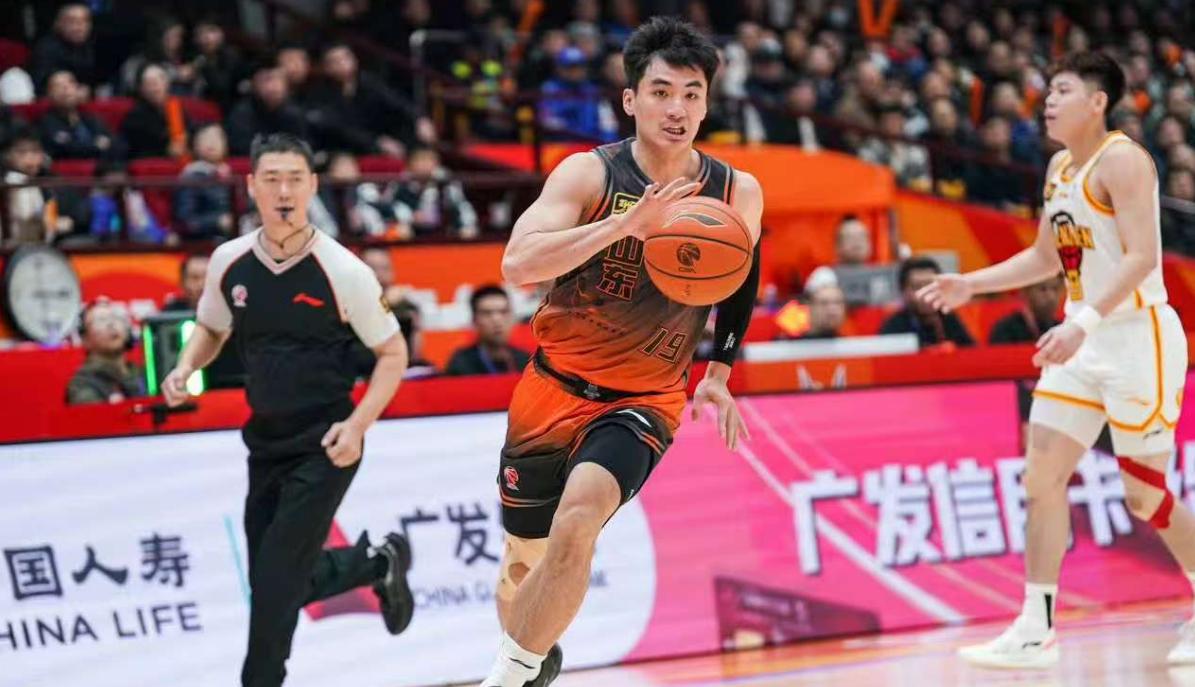 关于山东男篮力克竞争对手夺冠之路或在望的信息