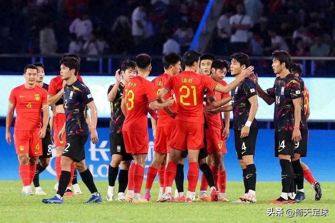 包含东亚杯两轮战罢四队中仅国足一球未进下轮进个球?的词条