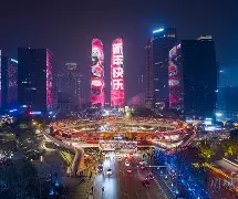 包含成都蓉城引援变废铁！30万欧元伤病号成三线隐患的词条