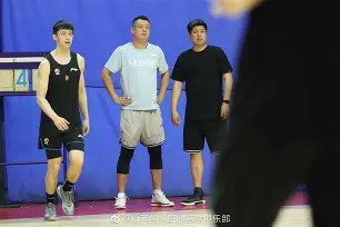 包含山西男篮分享球队休赛期训练动态：夏日之“炼”的词条